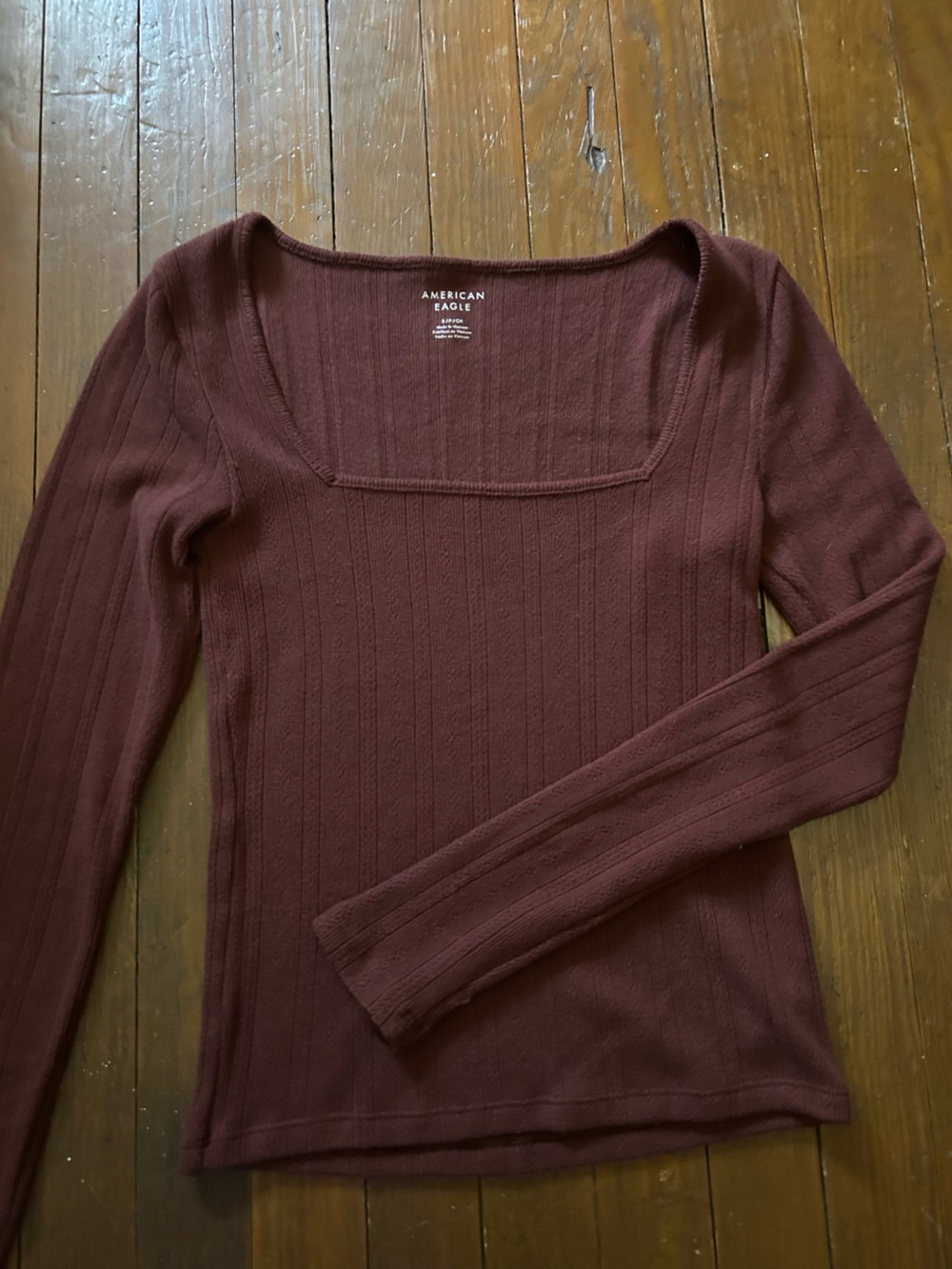 American Eagle Outfitters women’s Burgundy Ribbed Crewneck Sweater
